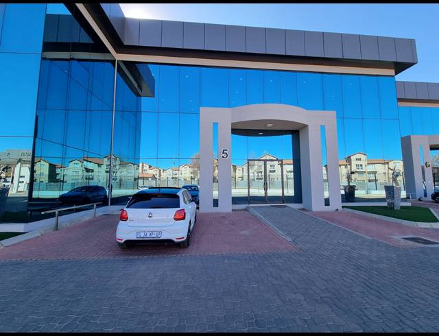 1,499M² WAREHOUSE TO LET IN ORMONDE